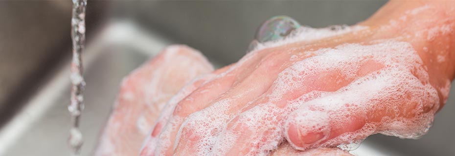 Combinez le lavage et la désinfection des mains.