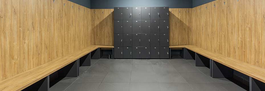 Maak de groepskleedkamers schoon