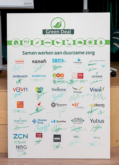 signboard with signatures during the signing of the Green Deal Duurzame Zorg 3.0